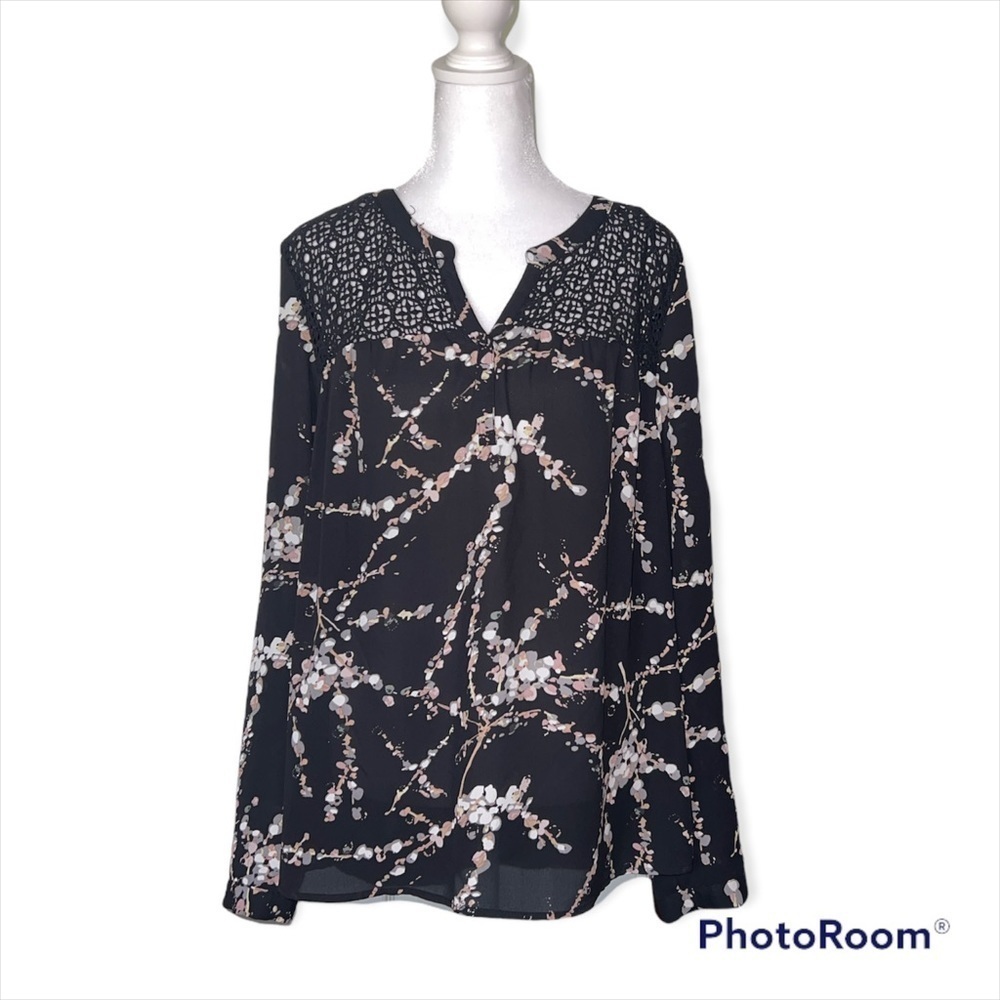 DR2 Black Long/Roll Up Sleeve Blouse with Macrame‎ Lace Size Large